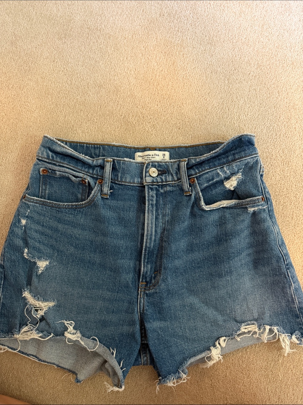 Abercrombie & Fitch Medium Blue the 4 inch mom short high rise in curve love.